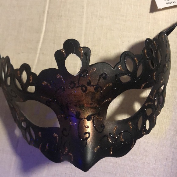 Face masks with Ties for Halloween NWT - Picture 7 of 8